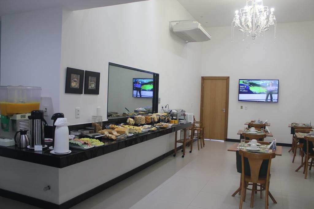 Pratti Hotel Линярес Екстериор снимка