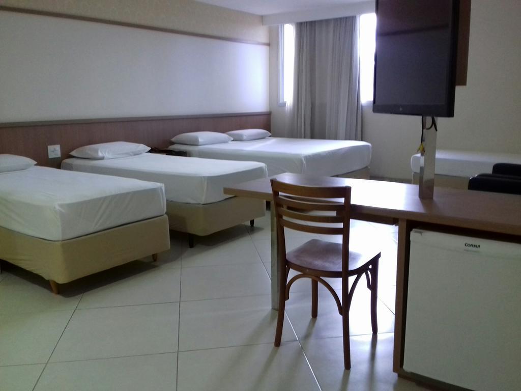 Pratti Hotel Линярес Екстериор снимка