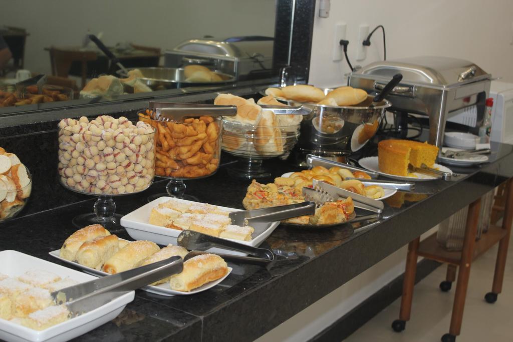 Pratti Hotel Линярес Екстериор снимка